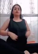 سكس مصري لبوة ممحونة بتعرض جسمها لحبيبها بشرمطة و هيجان نازلة فكسها لعب جامد وبعبصه فشخته