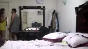 سكس مصري بنوتة عشرينية كتكوتة مع راجل متزوج جايبها و مراته مش موجودة يقلعها و يمتع كسها من قوه لنيك واللبوه تصوت من الوجع