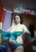 سكس مصري فلاحه مصريه تغير وتقلع امام الكاميرا وتمتع عشيقها بجسمها ولحمها الفلاحى وعايزه زب ابن حرام يطفي نار كسها
