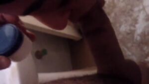 سكس مصري لبوة مصرية اوزى صاحبها واخدها فى الحمام يعمل معاها واحد وهي بتمص زبه ويجيبهم في بؤقها